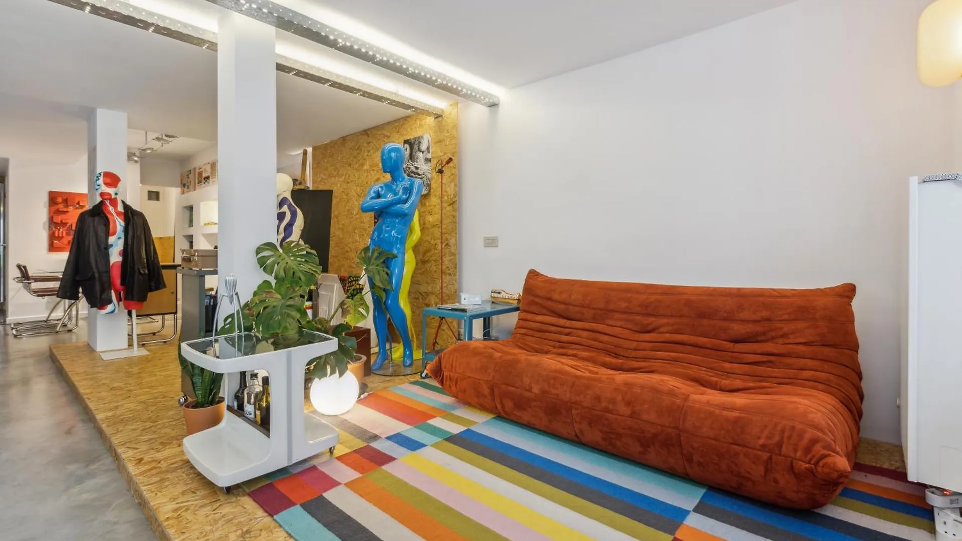 Cosy Art Studio Near Station With Bikes And Garden contacts